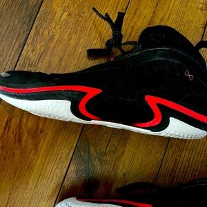 Youth size 7 Jordan basketball shoes